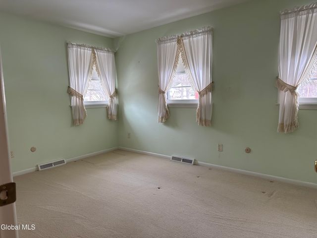 114 Dumbarton Drive, Bethlehem, NY 12054