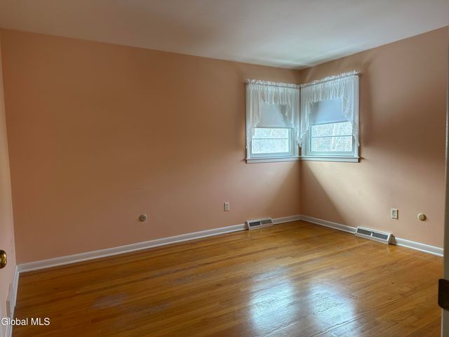 114 Dumbarton Drive, Bethlehem, NY 12054