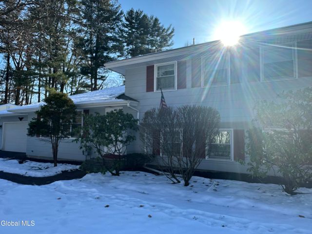 114 Dumbarton Drive, Bethlehem, NY 12054