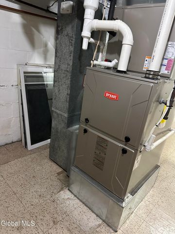 114 Dumbarton Drive, Bethlehem, NY 12054