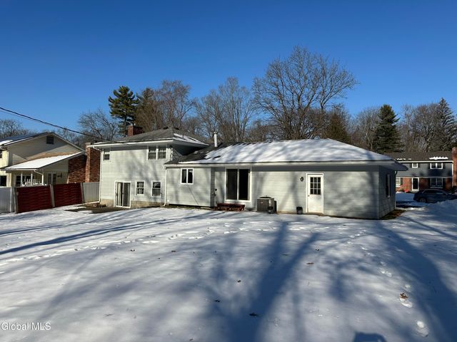 114 Dumbarton Drive, Bethlehem, NY 12054