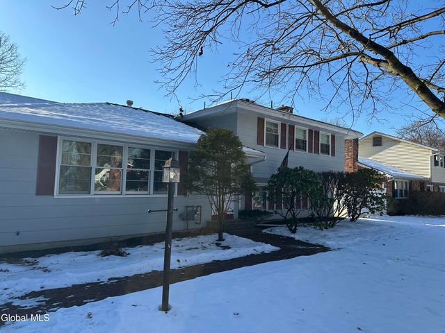 114 Dumbarton Drive, Bethlehem, NY 12054