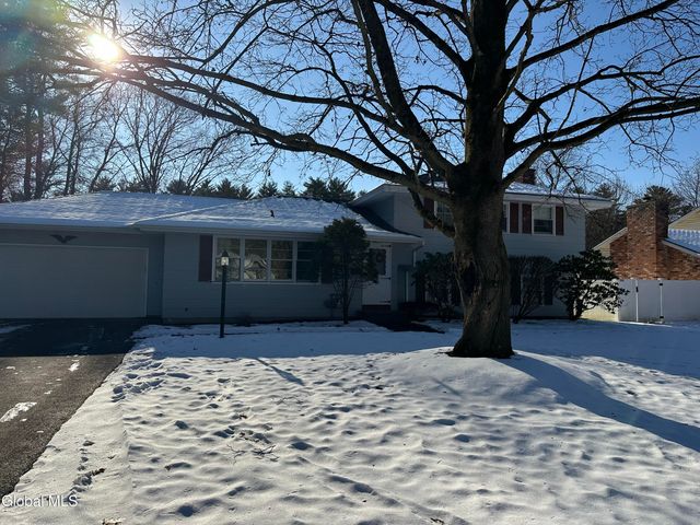 114 Dumbarton Drive, Bethlehem, NY 12054