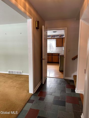 114 Dumbarton Drive, Bethlehem, NY 12054