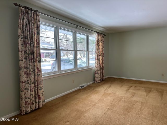 114 Dumbarton Drive, Bethlehem, NY 12054