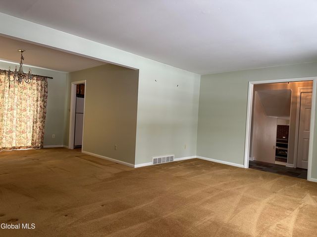 114 Dumbarton Drive, Bethlehem, NY 12054