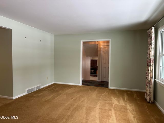 114 Dumbarton Drive, Bethlehem, NY 12054