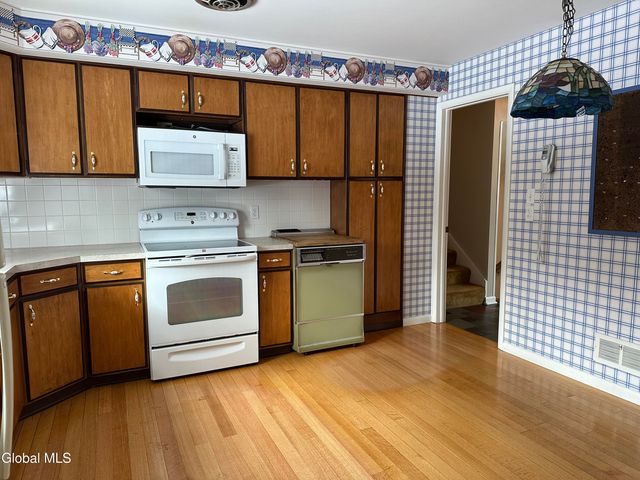 114 Dumbarton Drive, Bethlehem, NY 12054