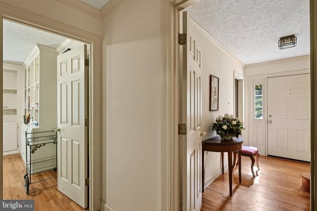 102 FOREST VALLEY RD, Winchester, VA 22602