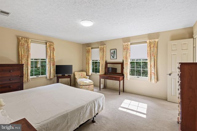 102 FOREST VALLEY RD, Winchester, VA 22602