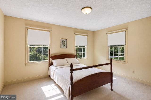 102 FOREST VALLEY RD, Winchester, VA 22602
