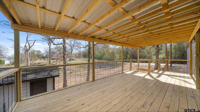 721 Queens Drive, Tool, TX 75143