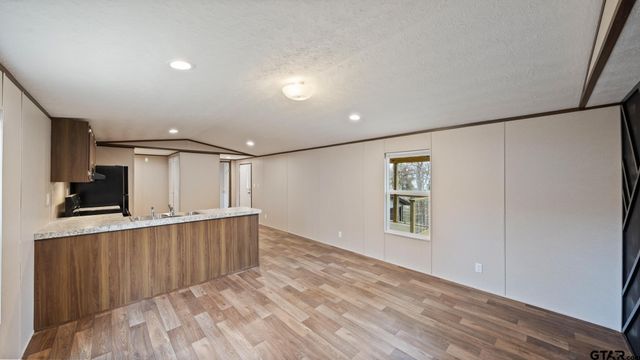 721 Queens Drive, Tool, TX 75143