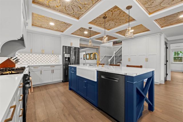 2420 14TH STREET N, St Petersburg, FL 33704