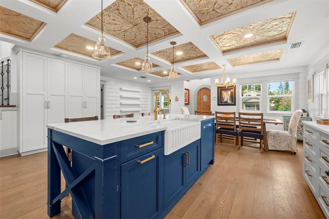 2420 14TH STREET N, St Petersburg, FL 33704