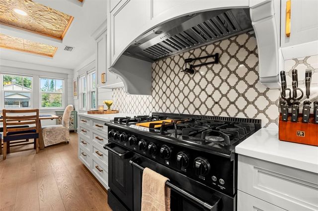 2420 14TH STREET N, St Petersburg, FL 33704