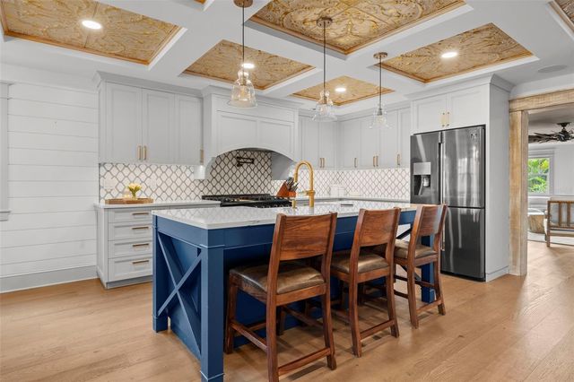 2420 14TH STREET N, St Petersburg, FL 33704