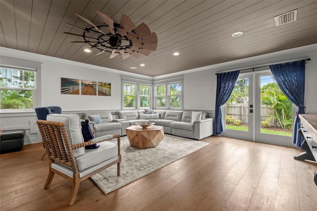 2420 14TH STREET N, St Petersburg, FL 33704