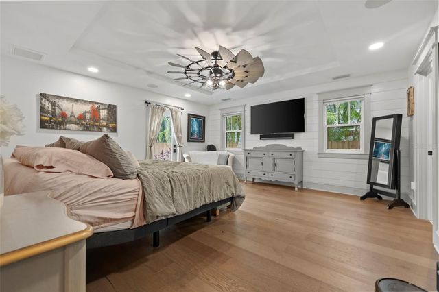 2420 14TH STREET N, St Petersburg, FL 33704