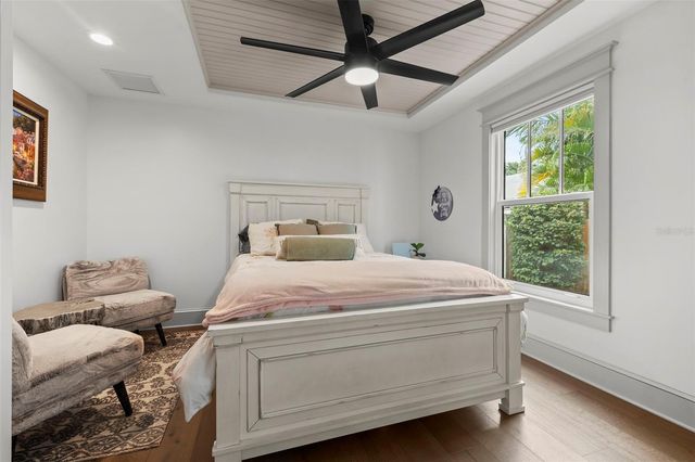 2420 14TH STREET N, St Petersburg, FL 33704