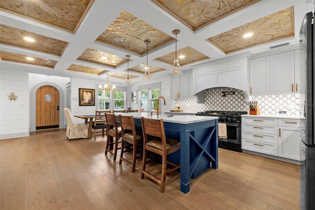 2420 14TH STREET N, St Petersburg, FL 33704