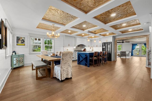 2420 14TH STREET N, St Petersburg, FL 33704