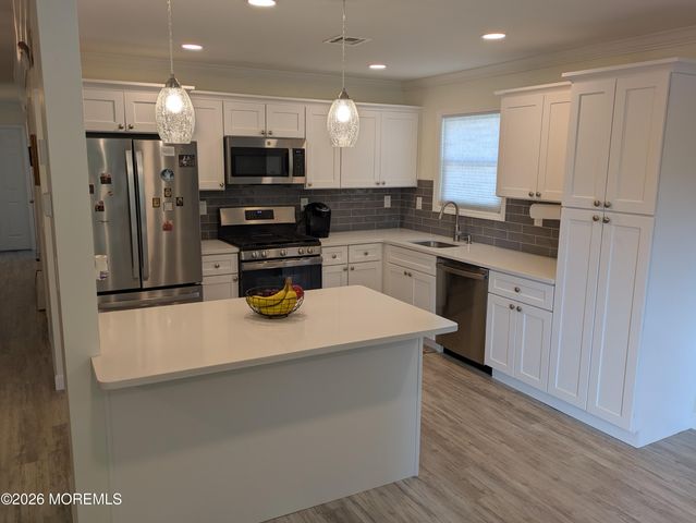 18 Maison Way, Toms River, NJ 08757