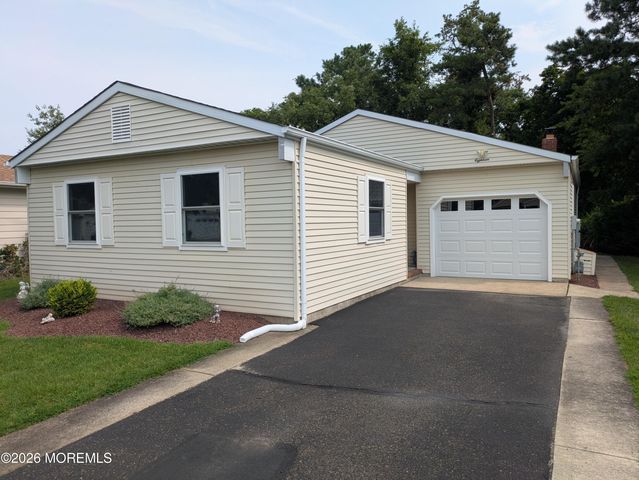 18 Maison Way, Toms River, NJ 08757