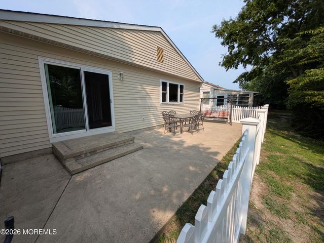 18 Maison Way, Toms River, NJ 08757
