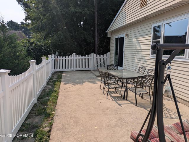 18 Maison Way, Toms River, NJ 08757