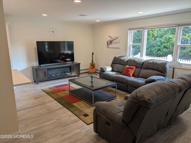 18 Maison Way, Toms River, NJ 08757