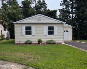 18 Maison Way, Toms River, NJ 08757
