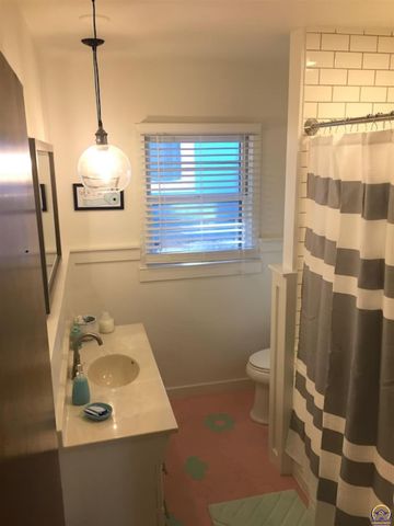 1503 SW Washburn AVE, Topeka, KS 66604