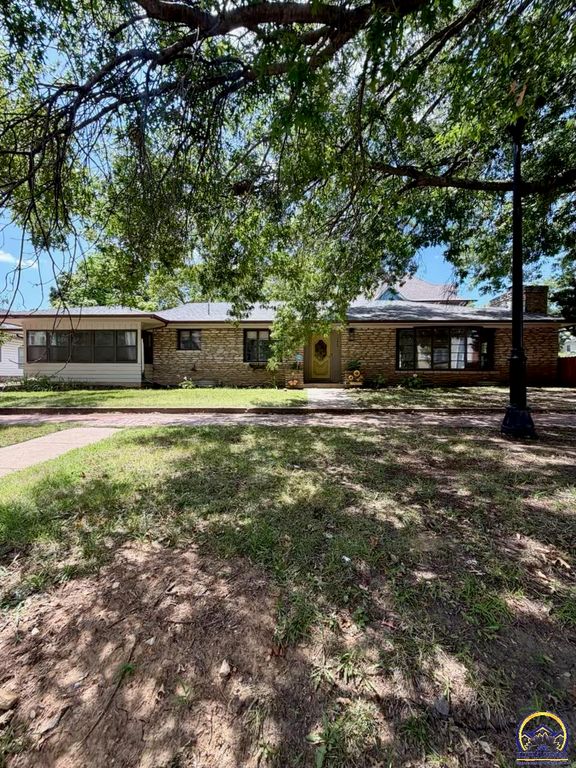 1503 SW Washburn AVE, Topeka, KS 66604