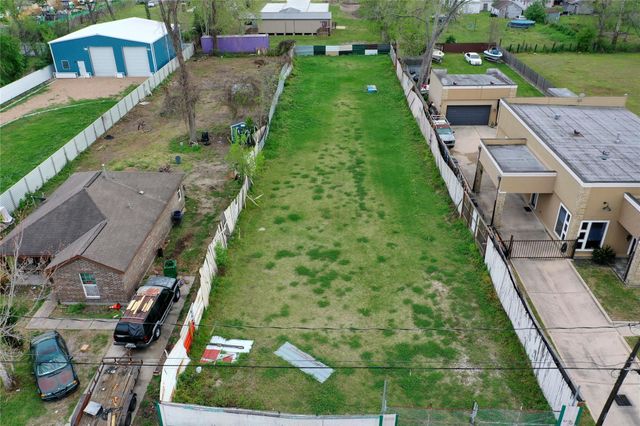 869 Wall Street, Houston, TX 77088