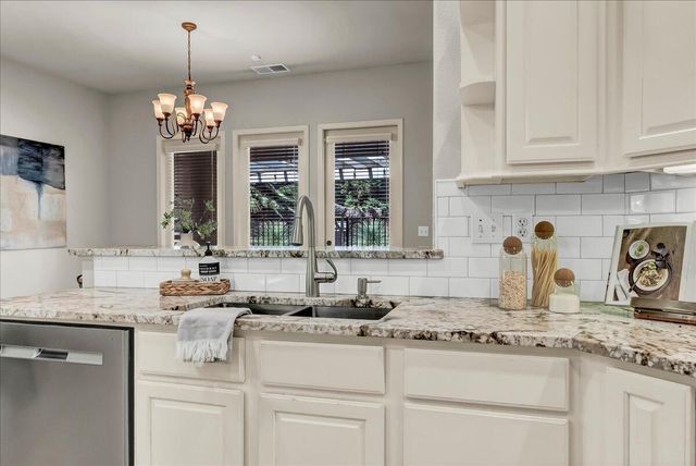 1915 N Peppertree Street, Visalia, CA 93291