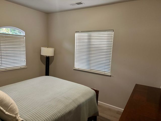 1915 N Peppertree Street, Visalia, CA 93291