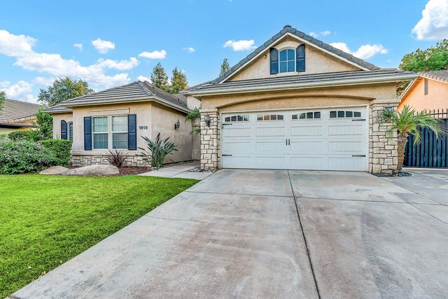 1915 N Peppertree Street, Visalia, CA 93291