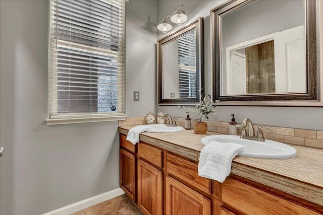 1915 N Peppertree Street, Visalia, CA 93291