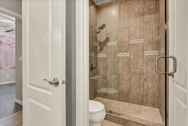 1915 N Peppertree Street, Visalia, CA 93291