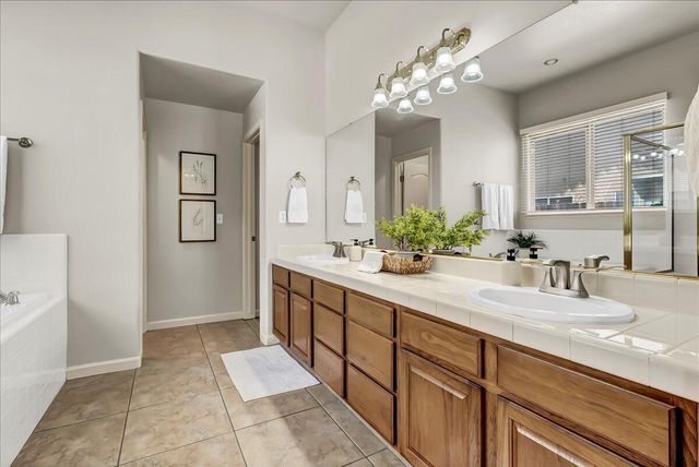 1915 N Peppertree Street, Visalia, CA 93291