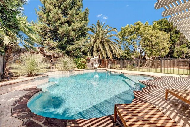 1915 N Peppertree Street, Visalia, CA 93291