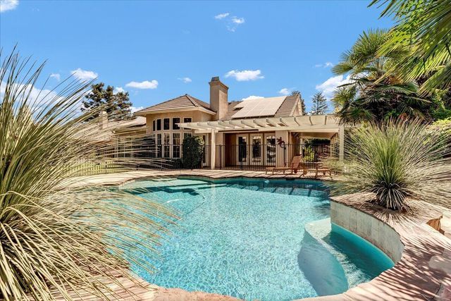 1915 N Peppertree Street, Visalia, CA 93291