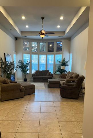 1915 N Peppertree Street, Visalia, CA 93291