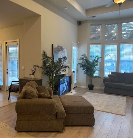 1915 N Peppertree Street, Visalia, CA 93291