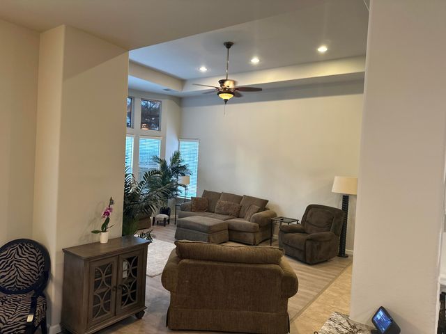 1915 N Peppertree Street, Visalia, CA 93291