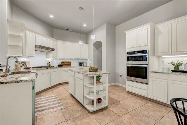 1915 N Peppertree Street, Visalia, CA 93291