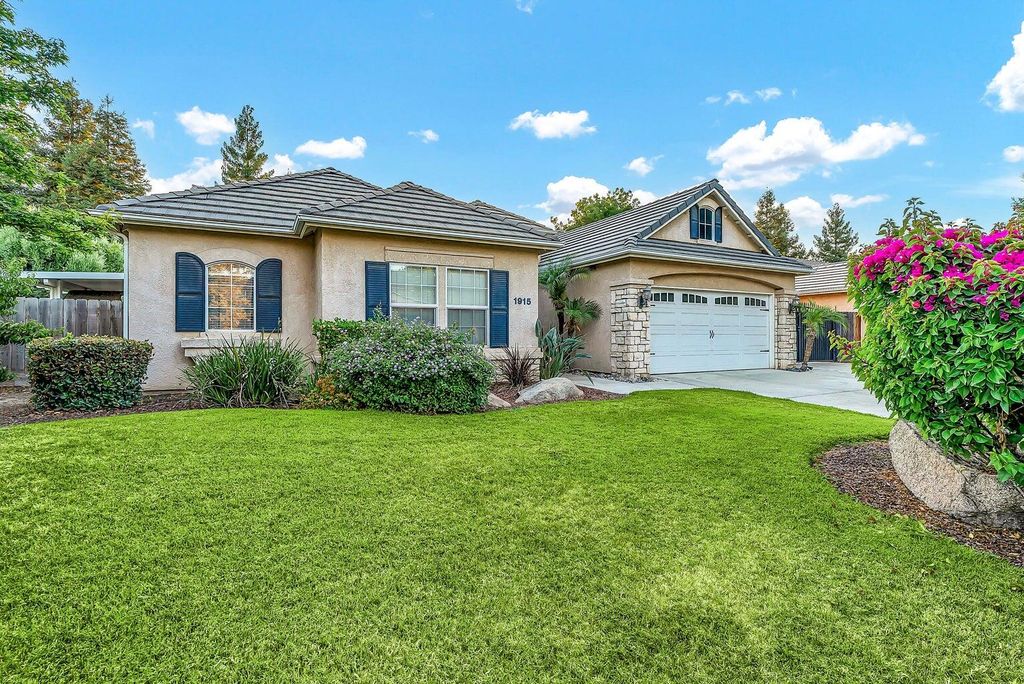 1915 N Peppertree Street, Visalia, CA 93291