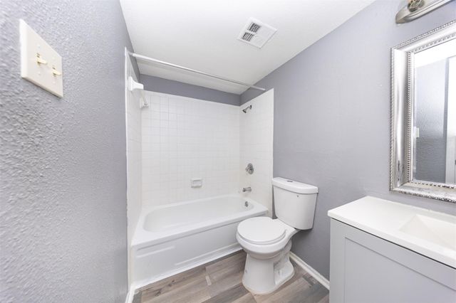 13480 S Thorntree Drive 1206, Houston, TX 77015