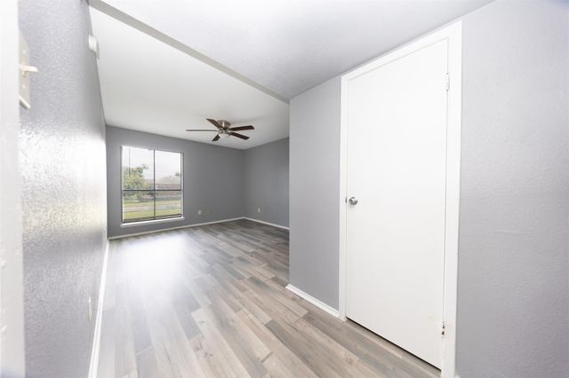 13480 S Thorntree Drive 1206, Houston, TX 77015